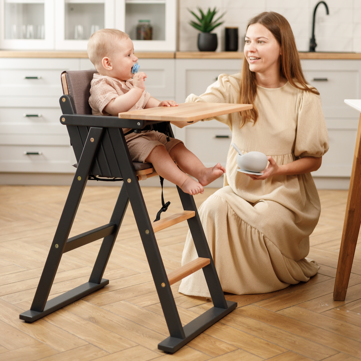 VILHA Folding Baby Chair (Black)