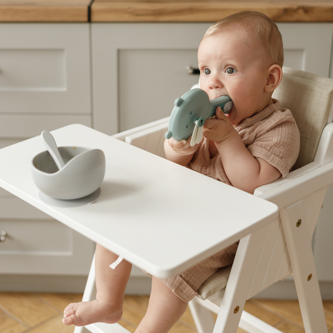 VILHA Folding Baby Chair Snow (Full White)
